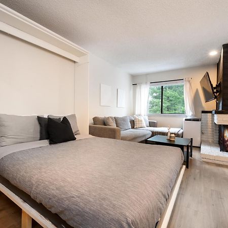 Апартаменты Creekside Oasis 4 Beds Pool And Hot Tub Уистлер Экстерьер фото