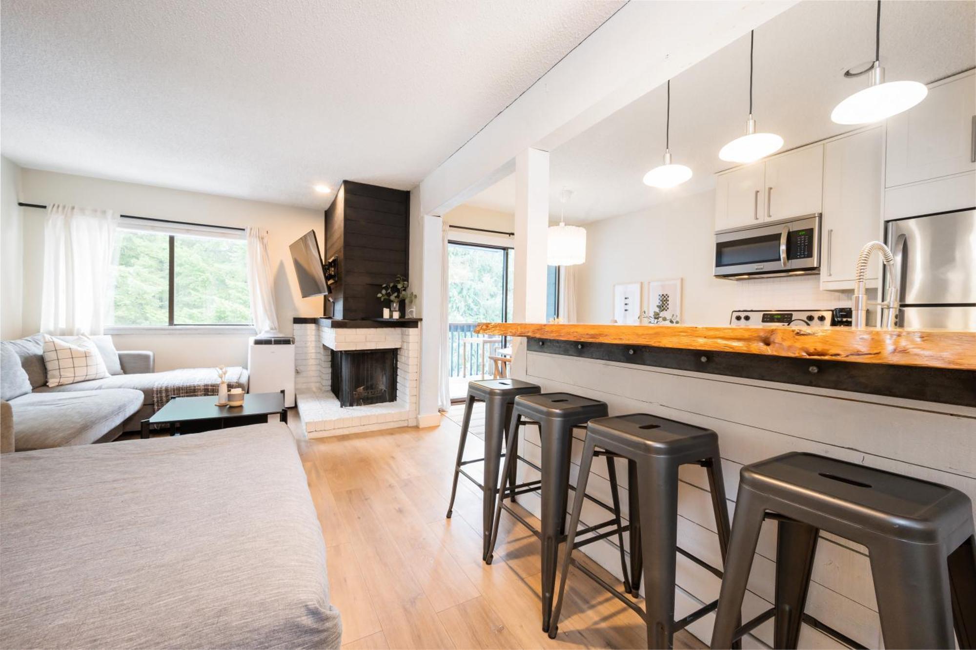 Апартаменты Creekside Oasis 4 Beds Pool And Hot Tub Уистлер Экстерьер фото
