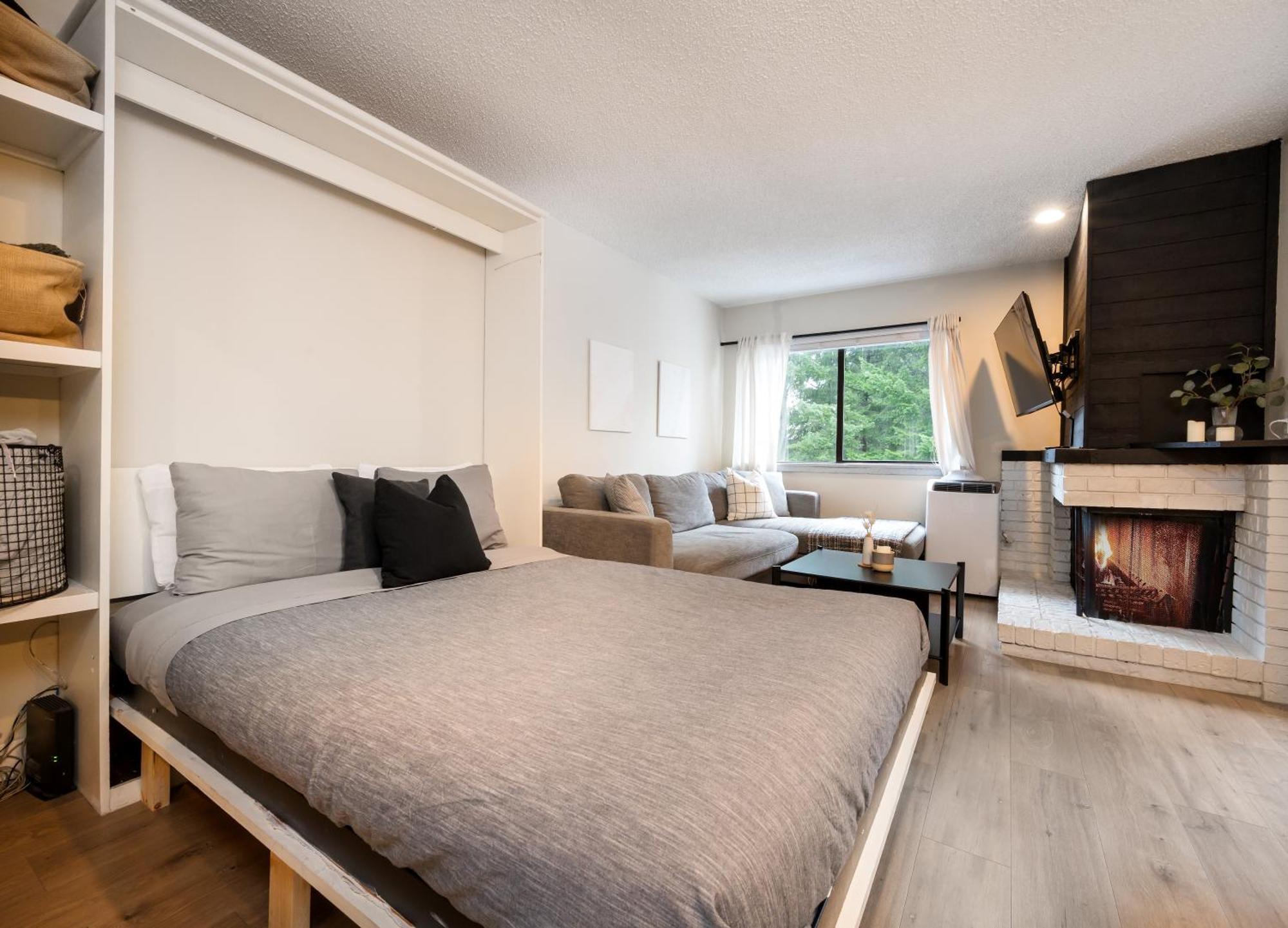 Апартаменты Creekside Oasis 4 Beds Pool And Hot Tub Уистлер Экстерьер фото
